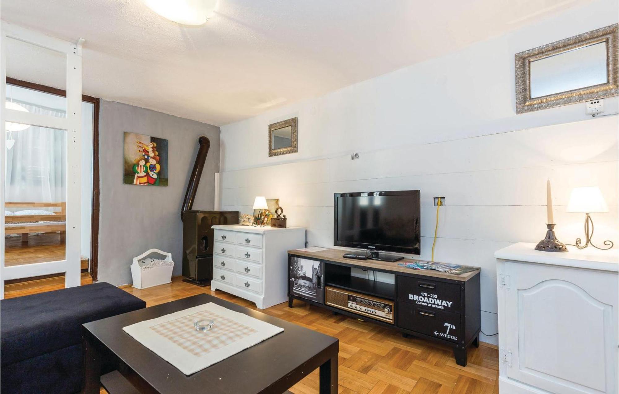 Amazing Apartment In Novi Vinodolski With Wifi ภายนอก รูปภาพ