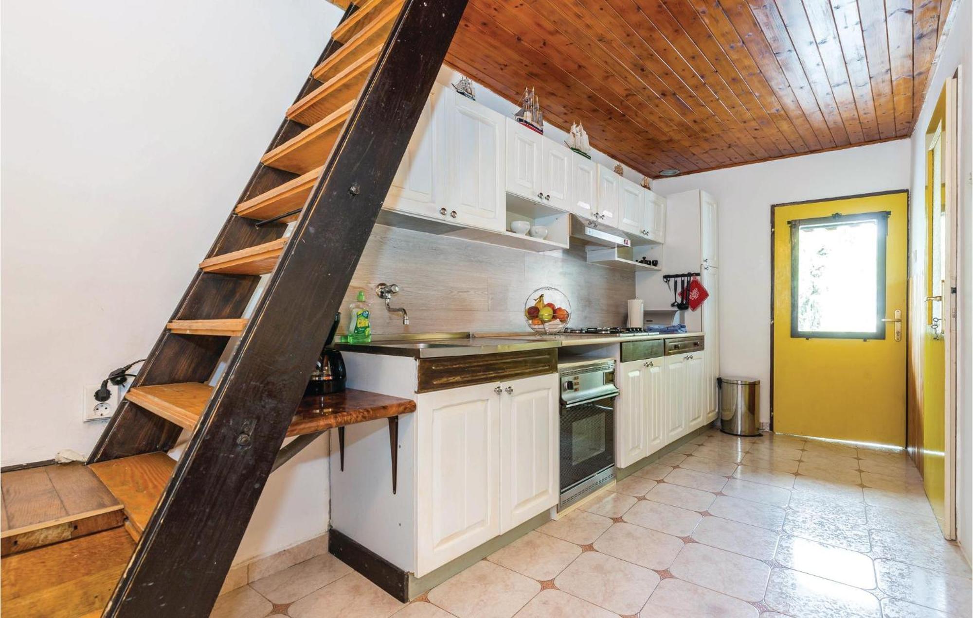 Amazing Apartment In Novi Vinodolski With Wifi ภายนอก รูปภาพ
